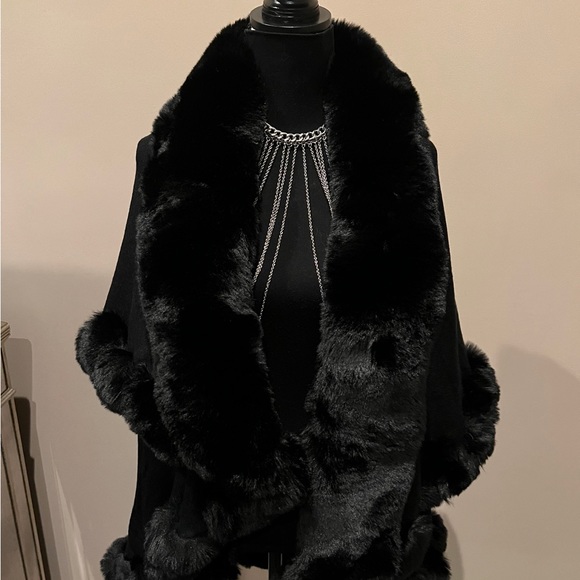 Brand New One-size-fits all Faux Mink Fur Wrap. NWT - Picture 15 of 15